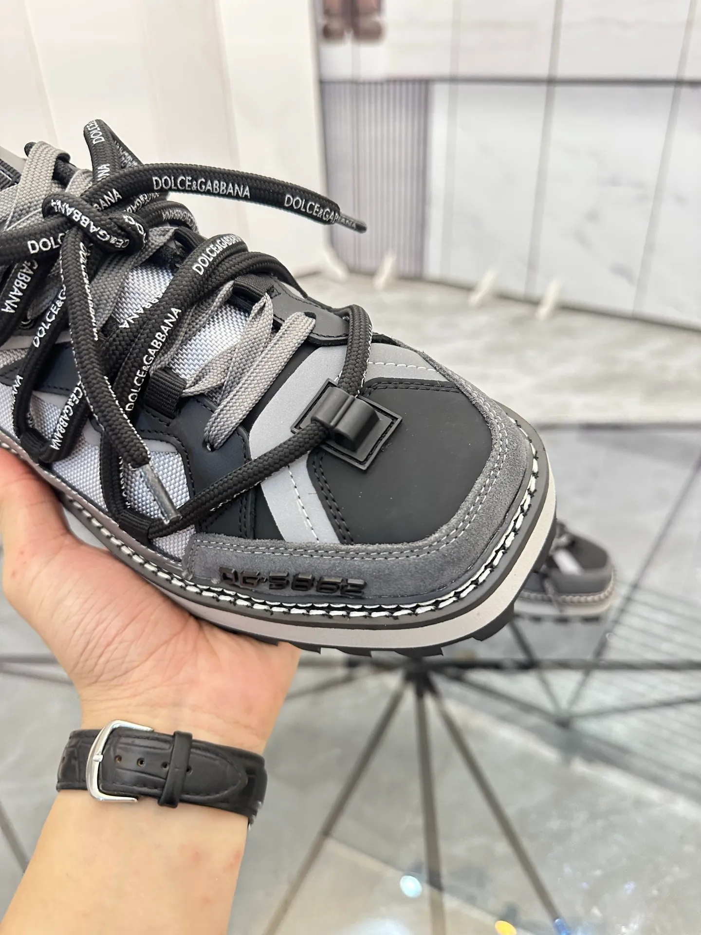 Men's shoes: 💰P660¥ Top high-end quality Product trademark: DG "Dolce & Gabbana*" low-top casual shoes Regular size: 39-45 (can be customized to 46.) Product material: Upper imported first-layer cowhide spliced ​​with breathable fly weave, breathable lining, original outsole. No.: 6225